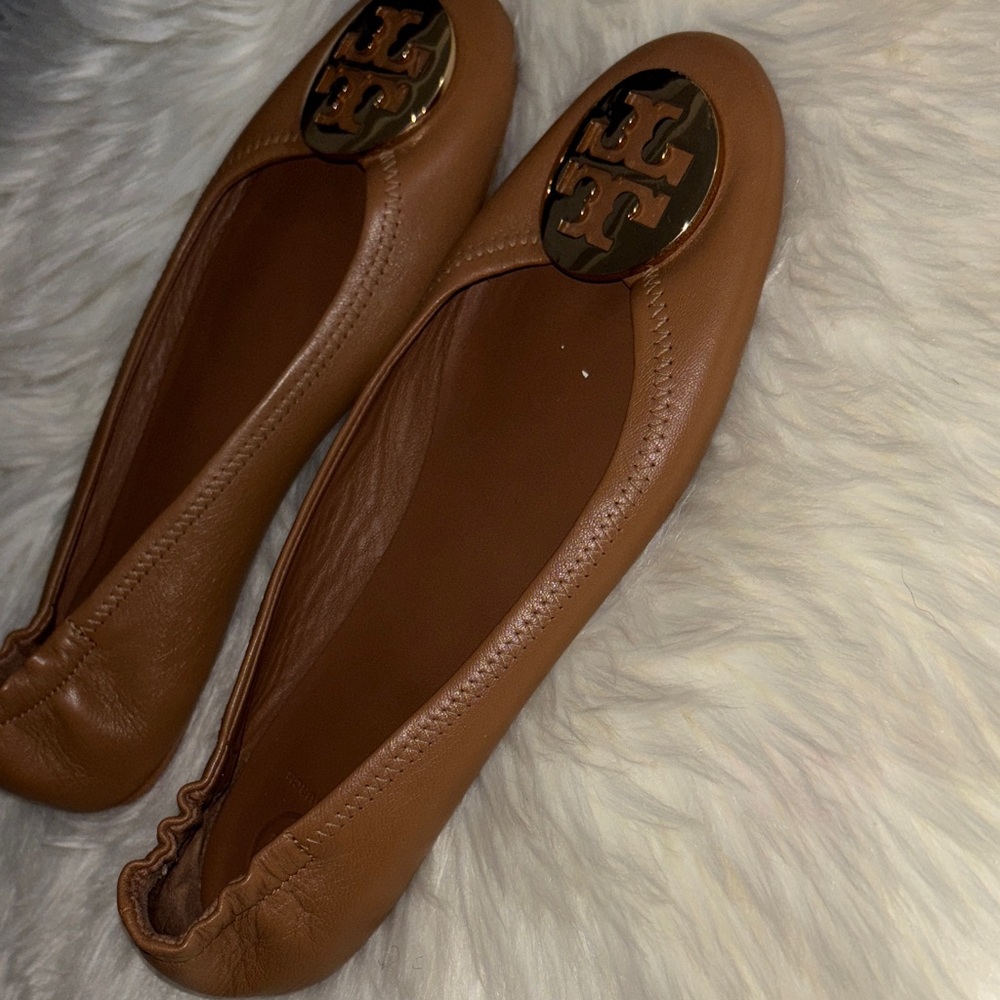 Tory Burch Tan Leather Logo Ballet Flats - Picture 4 of 9